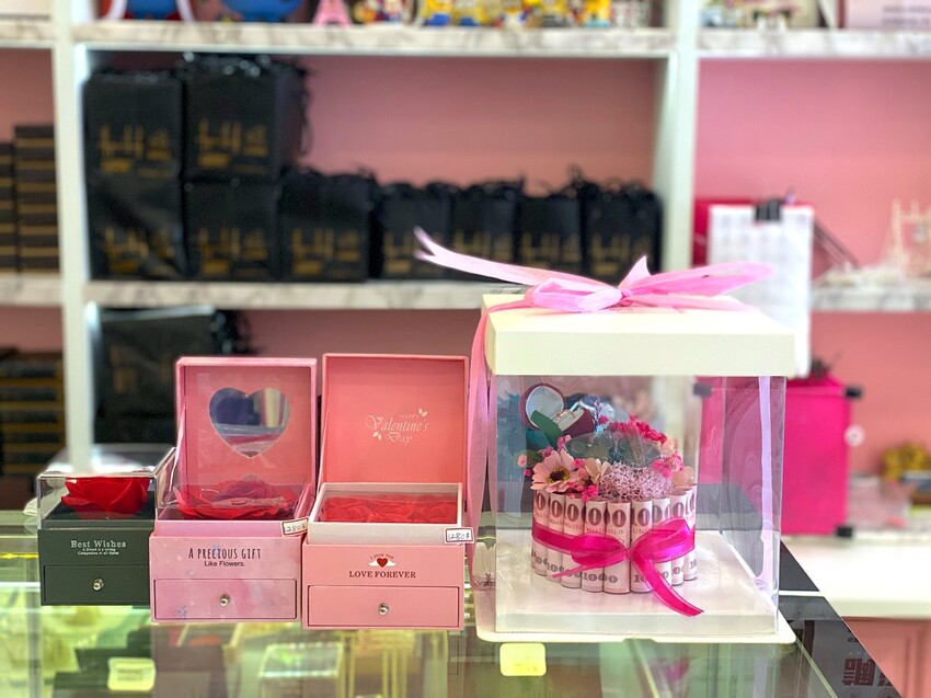 華侖婷娜巧克力：台南在地巧克力品牌.情人節送禮.節慶巧克力禮盒推薦/客製化手作造型巧克力/情人節巧克力禮物推薦 - 進食的巨鼠