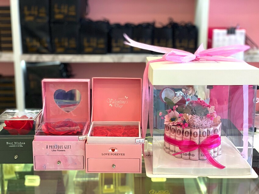 華侖婷娜巧克力：台南在地巧克力品牌.情人節送禮.節慶巧克力禮盒推薦/客製化手作造型巧克力/情人節巧克力禮物推薦 - 進食的巨鼠