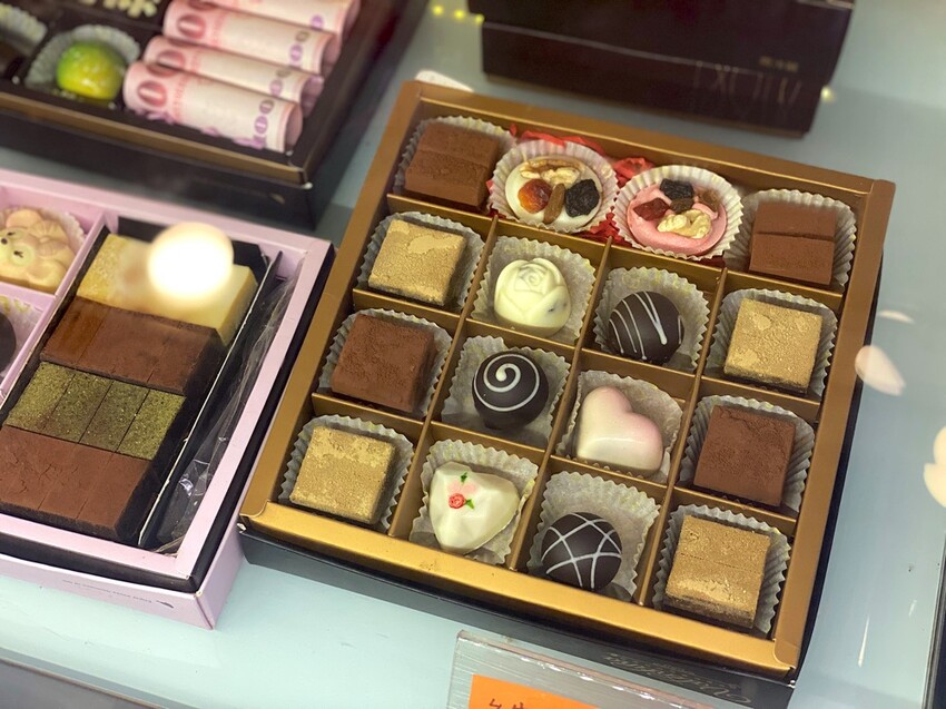 華侖婷娜巧克力：台南在地巧克力品牌.情人節送禮.節慶巧克力禮盒推薦/客製化手作造型巧克力/情人節巧克力禮物推薦 - 進食的巨鼠