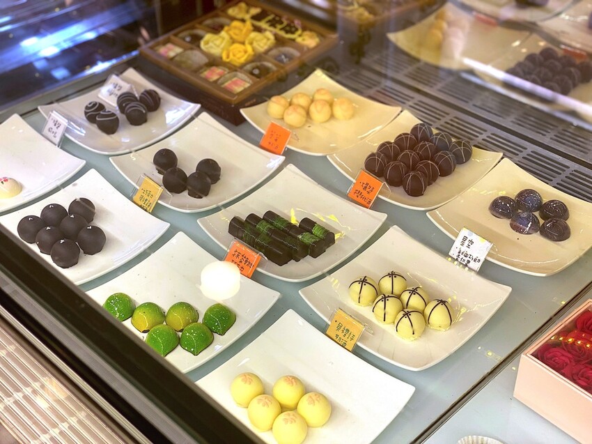 華侖婷娜巧克力：台南在地巧克力品牌.情人節送禮.節慶巧克力禮盒推薦/客製化手作造型巧克力/情人節巧克力禮物推薦 - 進食的巨鼠