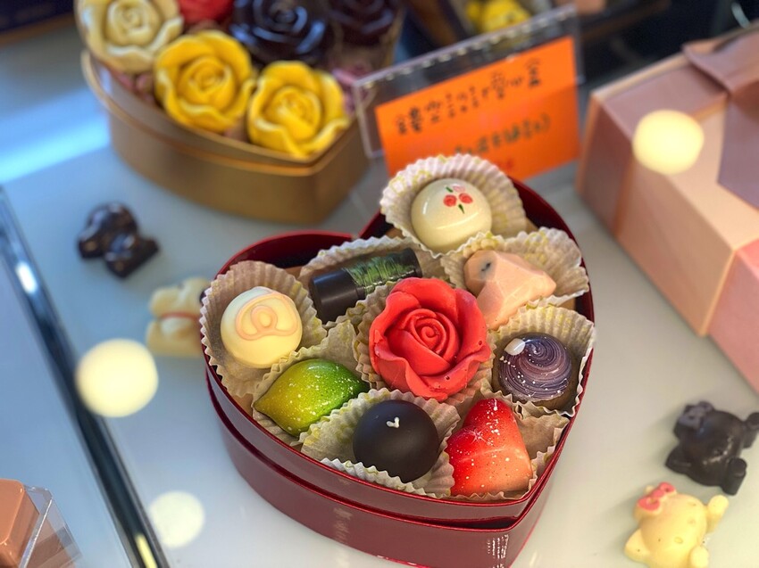 華侖婷娜巧克力：台南在地巧克力品牌.情人節送禮.節慶巧克力禮盒推薦/客製化手作造型巧克力/情人節巧克力禮物推薦 - 進食的巨鼠