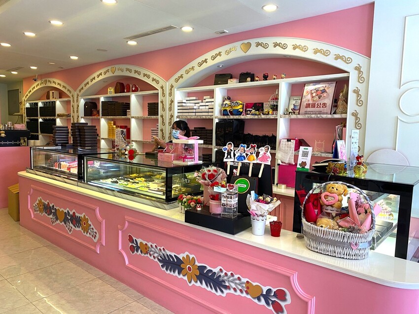 華侖婷娜巧克力：台南在地巧克力品牌.情人節送禮.節慶巧克力禮盒推薦/客製化手作造型巧克力/情人節巧克力禮物推薦 - 進食的巨鼠