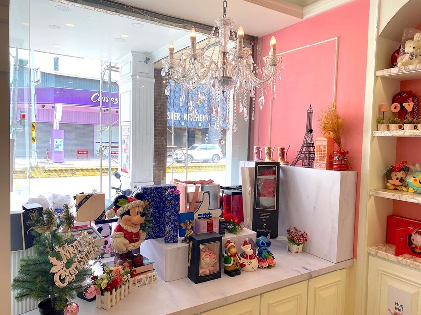 華侖婷娜巧克力：台南在地巧克力品牌.情人節送禮.節慶巧克力禮盒推薦/客製化手作造型巧克力/情人節巧克力禮物推薦 - 進食的巨鼠