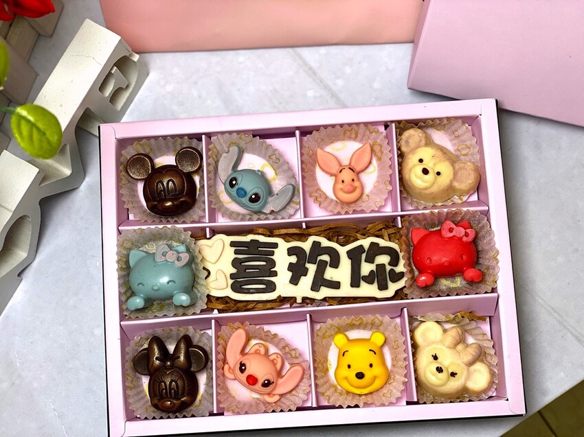 華侖婷娜巧克力：台南在地巧克力品牌.情人節送禮.節慶巧克力禮盒推薦/客製化手作造型巧克力/情人節巧克力禮物推薦 - 進食的巨鼠