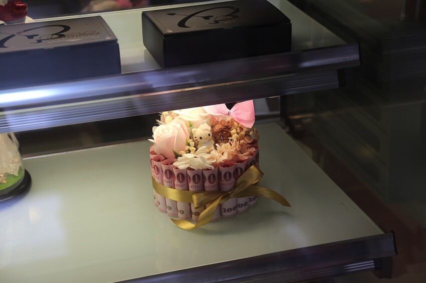 華侖婷娜巧克力：台南在地巧克力品牌.情人節送禮.節慶巧克力禮盒推薦/客製化手作造型巧克力/情人節巧克力禮物推薦 - 進食的巨鼠