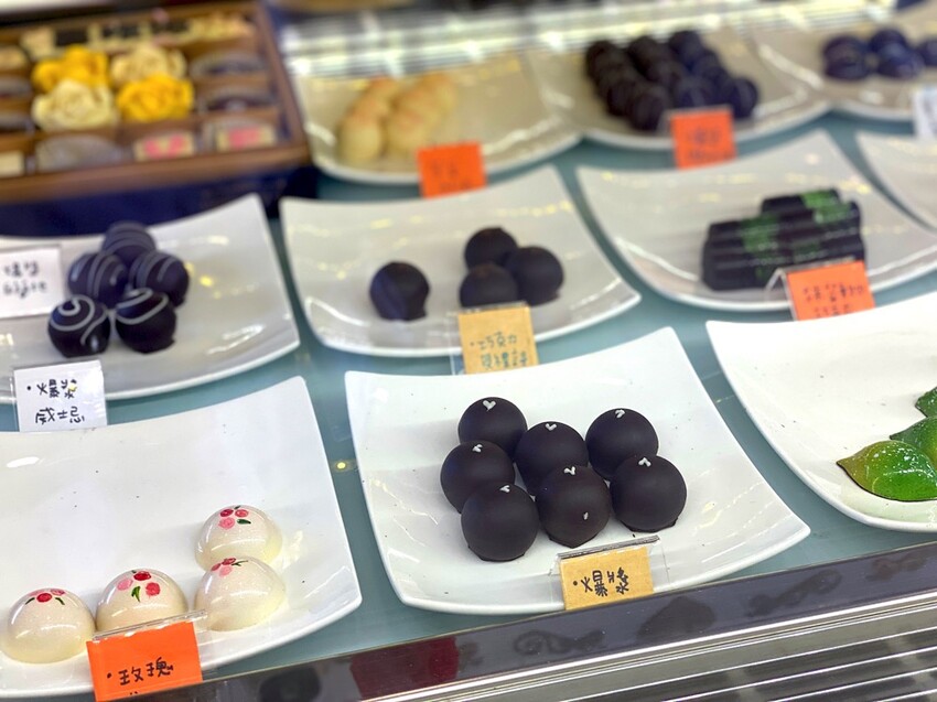 華侖婷娜巧克力：台南在地巧克力品牌.情人節送禮.節慶巧克力禮盒推薦/客製化手作造型巧克力/情人節巧克力禮物推薦 - 進食的巨鼠