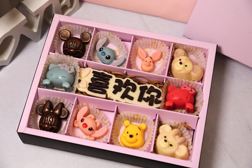 華侖婷娜巧克力：台南在地巧克力品牌.情人節送禮.節慶巧克力禮盒推薦/客製化手作造型巧克力/情人節巧克力禮物推薦 - 進食的巨鼠