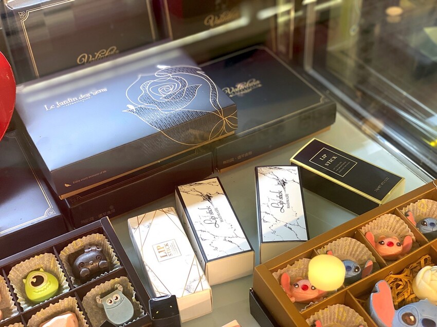 華侖婷娜巧克力：台南在地巧克力品牌.情人節送禮.節慶巧克力禮盒推薦/客製化手作造型巧克力/情人節巧克力禮物推薦 - 進食的巨鼠