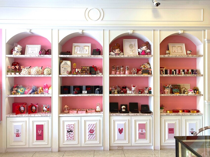 華侖婷娜巧克力：台南在地巧克力品牌.情人節送禮.節慶巧克力禮盒推薦/客製化手作造型巧克力/情人節巧克力禮物推薦 - 進食的巨鼠