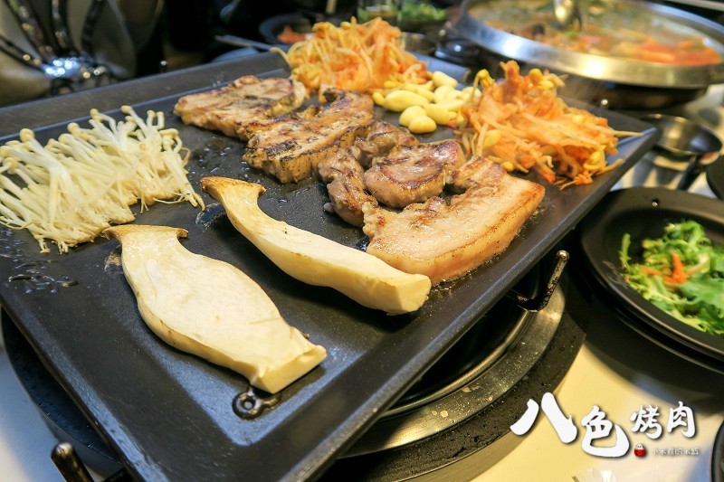 【捷運忠孝敦化站】八色烤肉~南韓必吃美食，台北東區再起~8種口味的燒肉，ㄧ次滿足，起司炒飯也很好吃喔!