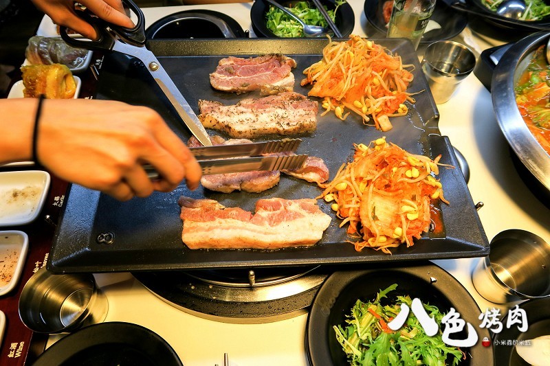 【捷運忠孝敦化站】八色烤肉~南韓必吃美食，台北東區再起~8種口味的燒肉，ㄧ次滿足，起司炒飯也很好吃喔!