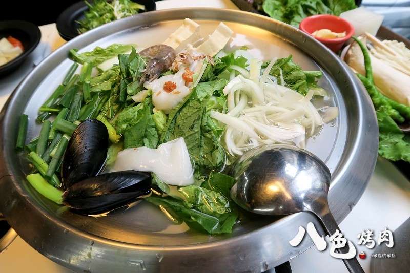 【捷運忠孝敦化站】八色烤肉~南韓必吃美食，台北東區再起~8種口味的燒肉，ㄧ次滿足，起司炒飯也很好吃喔!