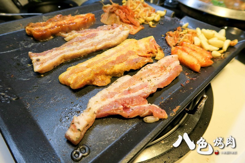 【捷運忠孝敦化站】八色烤肉~南韓必吃美食，台北東區再起~8種口味的燒肉，ㄧ次滿足，起司炒飯也很好吃喔!