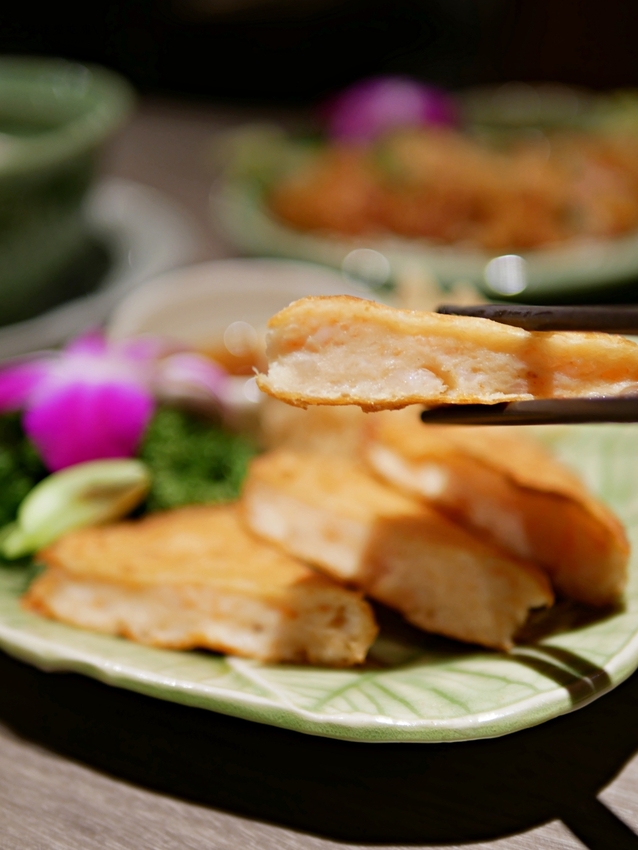 不用搭飛機就能品嚐到的泰式好滋味『泰味館泰式料理』逛愛買吃好料,剛炸好的酥香椒麻雞點起來!板橋美食|新北美食|泰式料理 - 曼達愛吃鬼