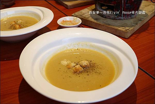 Flyin%5C Moose飛天謎鹿30.jpg