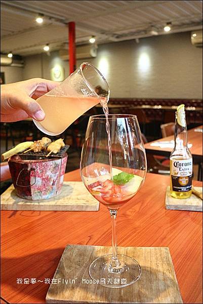 Flyin%5C Moose飛天謎鹿28.jpg