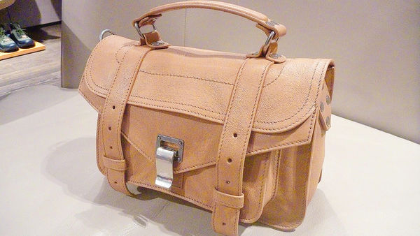 『台北東區複合式精品』HAMA BOUTIQUE 精緻小巧聖誕限定甜點 Dolcetti。用低調奢華的品味妝點自己,優雅地迎接美好的聖誕節吧。