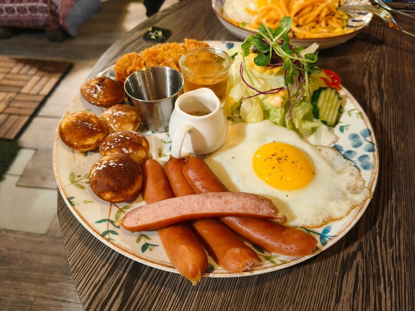 鄰近三重國小站巷弄內的早午餐~