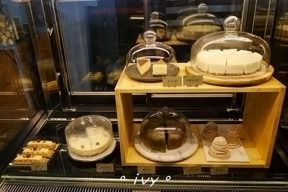 續日：♡ 新竹食 ♡ 續日咖啡。人文極簡的超人氣咖啡館