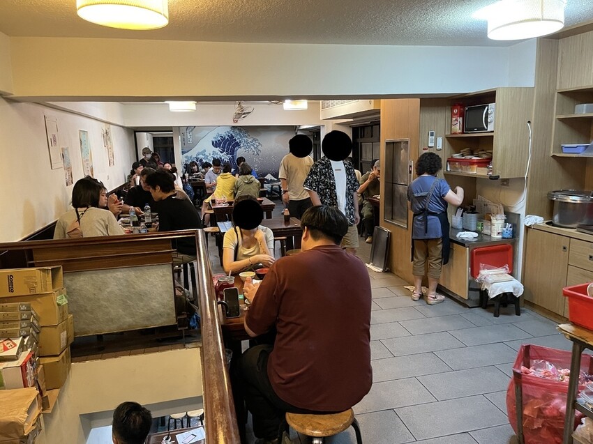 【台北萬華美食】三味食堂，超厚實大塊生魚片平價供應，韓國遊客