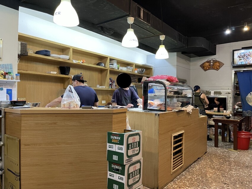 【台北萬華美食】三味食堂，超厚實大塊生魚片平價供應，韓國遊客