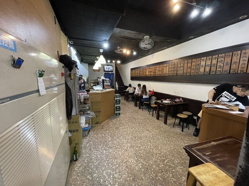 【台北萬華美食】三味食堂，超厚實大塊生魚片平價供應，韓國遊客