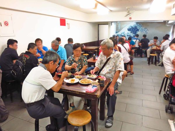 【台北美食】三味食堂-超級巨無霸鮭魚壽司