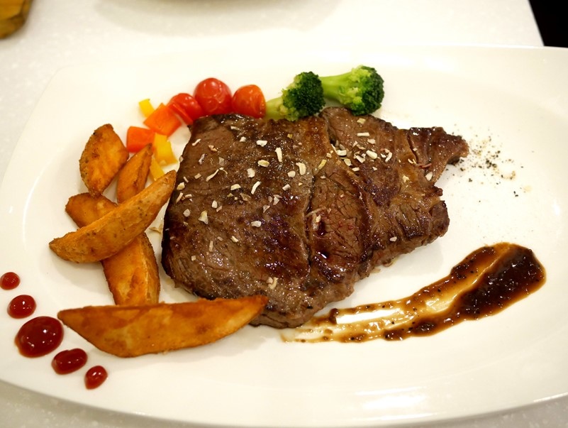 【板橋美食】Oyami板橋新埔店，放鬆聊八卦好去處（下午茶、義大利麵、鬆餅）