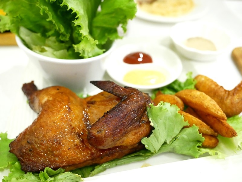 【板橋美食】Oyami板橋新埔店，放鬆聊八卦好去處（下午茶、義大利麵、鬆餅）