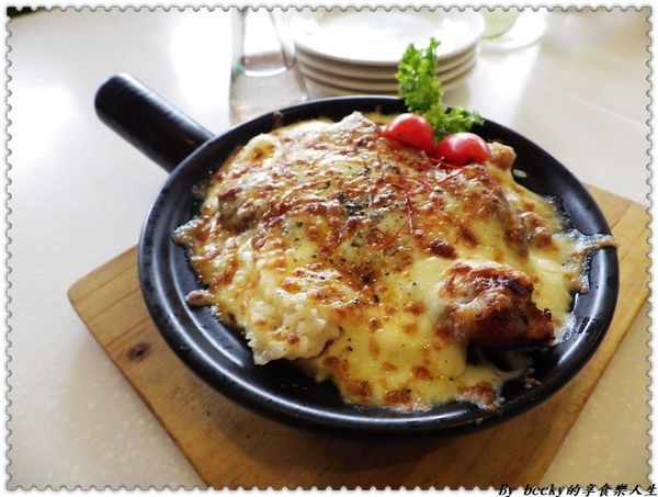 <捷運新埔站>板橋下午茶/義大利麵/鬆餅/捷運新埔站/童話世界/IG拍照好地方/ Oyami café/甜點