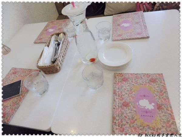 <捷運新埔站>板橋下午茶/義大利麵/鬆餅/捷運新埔站/童話世界/IG拍照好地方/ Oyami café/甜點