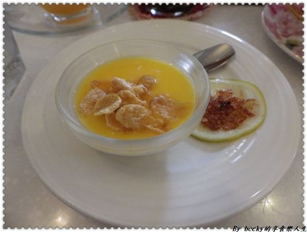 <捷運新埔站>板橋下午茶/義大利麵/鬆餅/捷運新埔站/童話世界/IG拍照好地方/ Oyami café/甜點