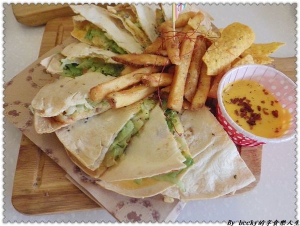 <捷運新埔站>板橋下午茶/義大利麵/鬆餅/捷運新埔站/童話世界/IG拍照好地方/ Oyami café/甜點