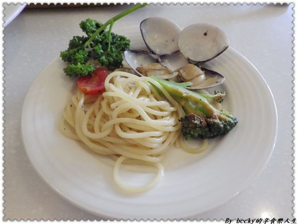 <捷運新埔站>板橋下午茶/義大利麵/鬆餅/捷運新埔站/童話世界/IG拍照好地方/ Oyami café/甜點