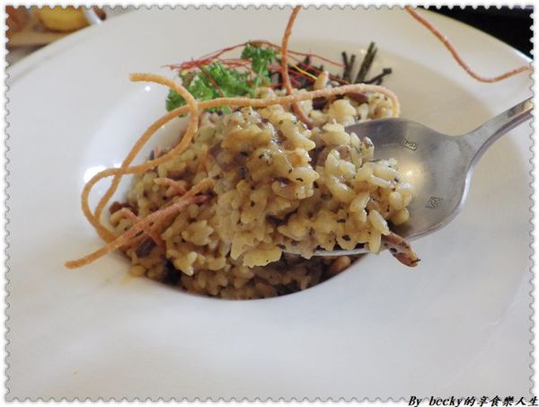 <捷運新埔站>板橋下午茶/義大利麵/鬆餅/捷運新埔站/童話世界/IG拍照好地方/ Oyami café/甜點