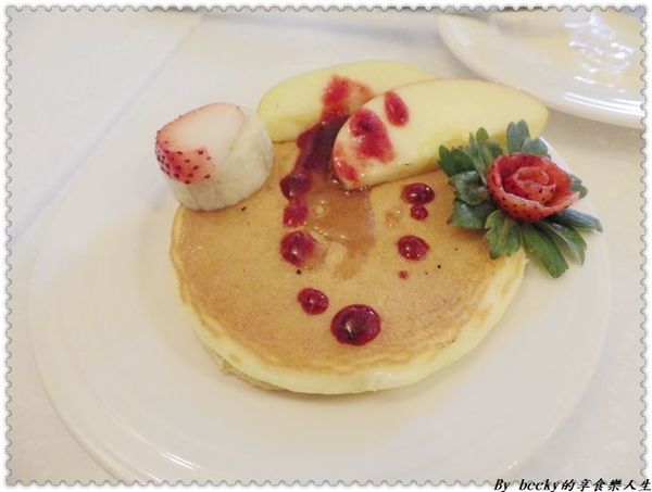 <捷運新埔站>板橋下午茶/義大利麵/鬆餅/捷運新埔站/童話世界/IG拍照好地方/ Oyami café/甜點