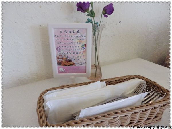 <捷運新埔站>板橋下午茶/義大利麵/鬆餅/捷運新埔站/童話世界/IG拍照好地方/ Oyami café/甜點