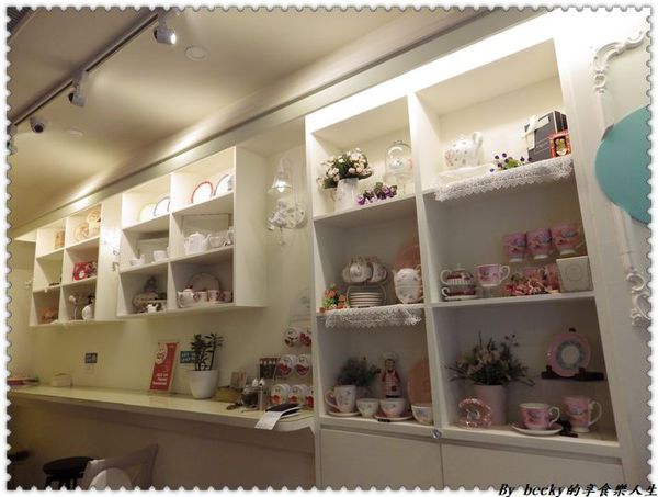 <捷運新埔站>板橋下午茶/義大利麵/鬆餅/捷運新埔站/童話世界/IG拍照好地方/ Oyami café/甜點