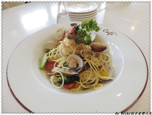 <捷運新埔站>板橋下午茶/義大利麵/鬆餅/捷運新埔站/童話世界/IG拍照好地方/ Oyami café/甜點