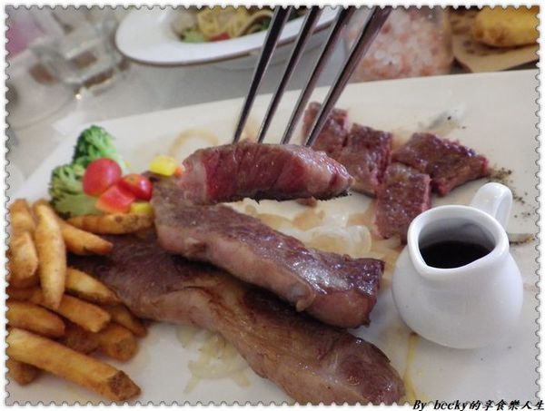 <捷運新埔站>板橋下午茶/義大利麵/鬆餅/捷運新埔站/童話世界/IG拍照好地方/ Oyami café/甜點