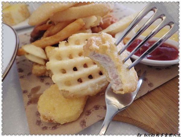 <捷運新埔站>板橋下午茶/義大利麵/鬆餅/捷運新埔站/童話世界/IG拍照好地方/ Oyami café/甜點