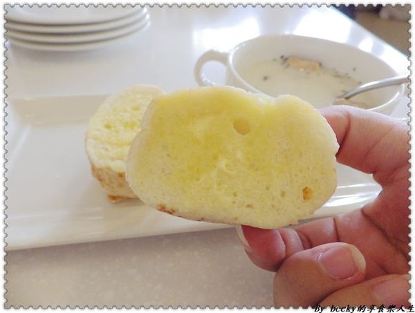 <捷運新埔站>板橋下午茶/義大利麵/鬆餅/捷運新埔站/童話世界/IG拍照好地方/ Oyami café/甜點