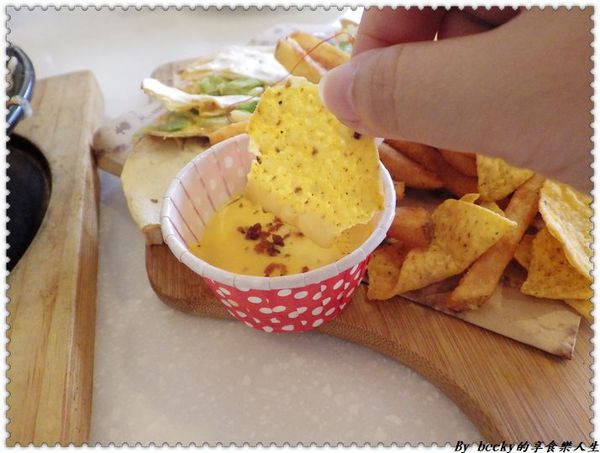 <捷運新埔站>板橋下午茶/義大利麵/鬆餅/捷運新埔站/童話世界/IG拍照好地方/ Oyami café/甜點