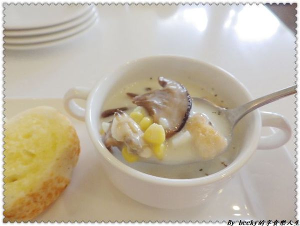 <捷運新埔站>板橋下午茶/義大利麵/鬆餅/捷運新埔站/童話世界/IG拍照好地方/ Oyami café/甜點