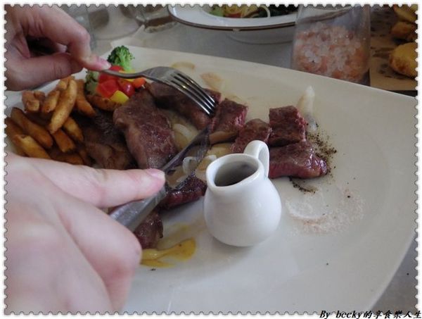 <捷運新埔站>板橋下午茶/義大利麵/鬆餅/捷運新埔站/童話世界/IG拍照好地方/ Oyami café/甜點