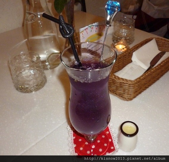 Oyami cafe(板橋店)：沈浸在浪漫城堡,提供下午茶,鬆餅,義大利麵--板橋美食捷運新埔站Oyami Caf'e体驗心得