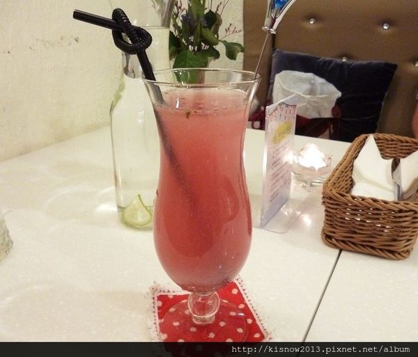 Oyami cafe(板橋店)：沈浸在浪漫城堡,提供下午茶,鬆餅,義大利麵--板橋美食捷運新埔站Oyami Caf'e体驗心得