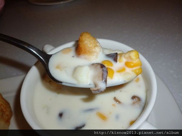 Oyami cafe(板橋店)：沈浸在浪漫城堡,提供下午茶,鬆餅,義大利麵--板橋美食捷運新埔站Oyami Caf'e体驗心得