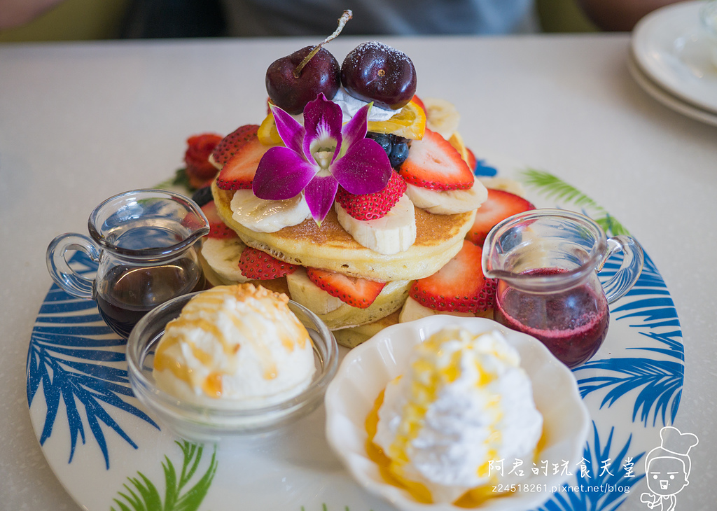 【新北】OyamiCafe(新埔店)｜超豪華夏威夷鬆餅｜令人少女心爆發的夢幻餐廳