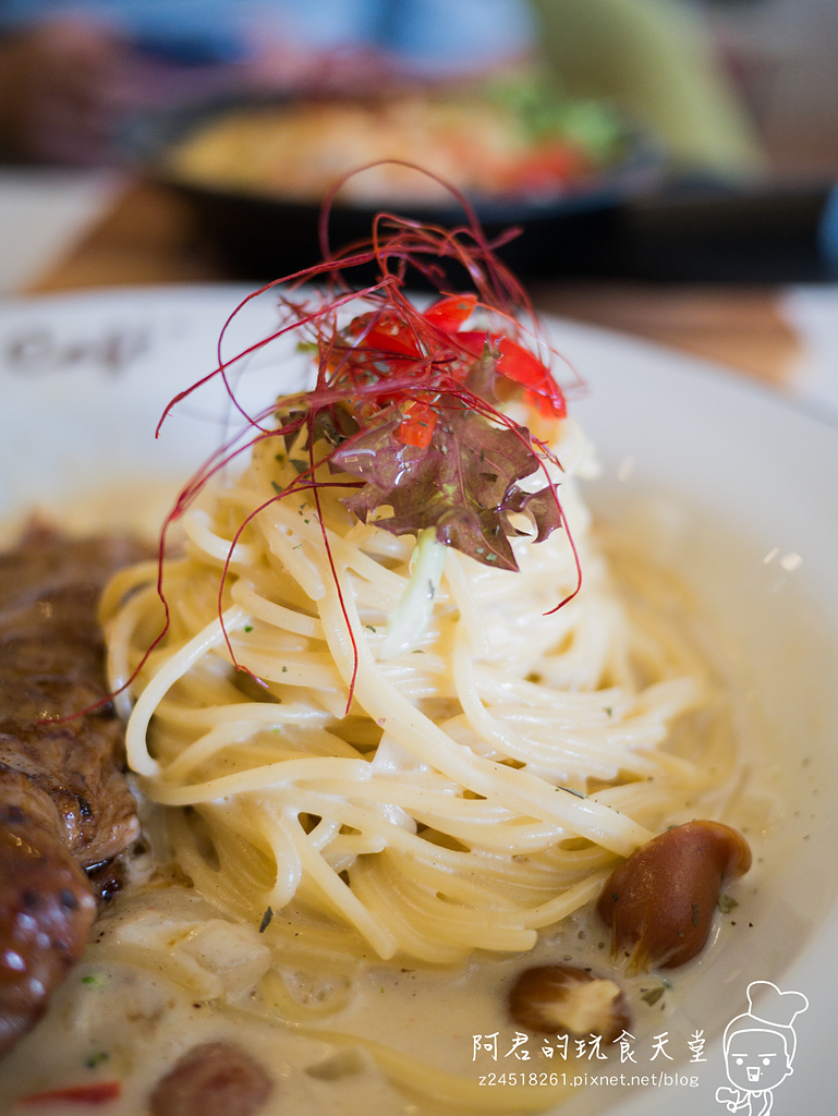 【新北】OyamiCafe(新埔店)｜超豪華夏威夷鬆餅｜令人少女心爆發的夢幻餐廳